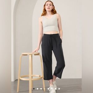 Athleta Seasoft Midrise Straight Crop Pant